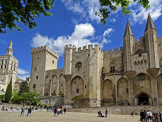 place du palais des papes