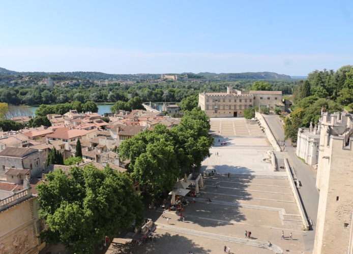 surplomb palais des papaes